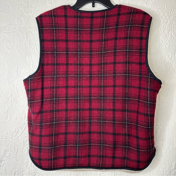 Woolrich Sherpa Lined Red Black Plaid Wool Zip Vest - Picture 2 of 12